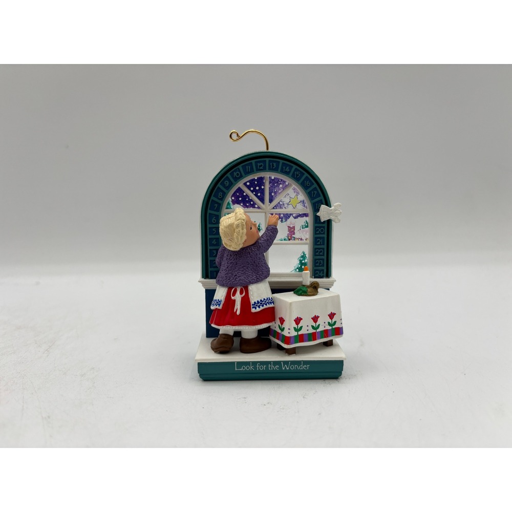 Hallmark Keepsake Ornament Dated 1995 Vintage Look for the Wonder Handcrafted